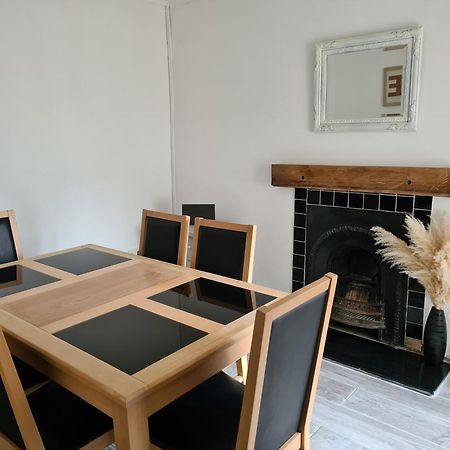 Blodfa Villa Holyhead Bagian luar foto